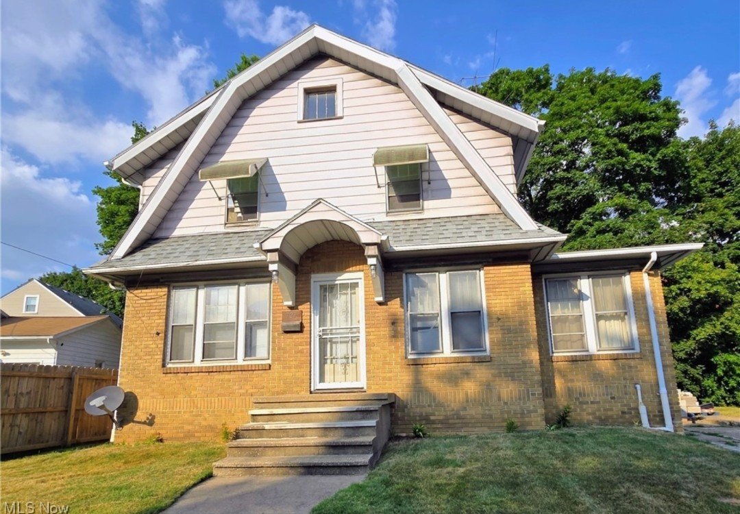 Akron House: 727 East Ave