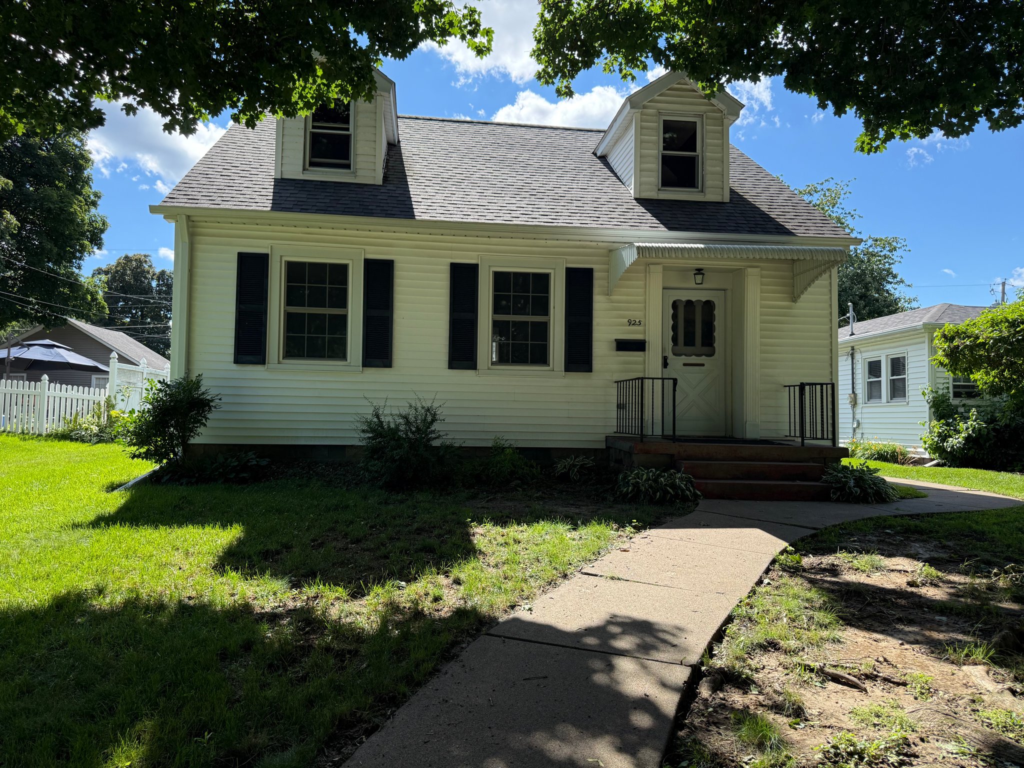 Moline House: 925 24th St