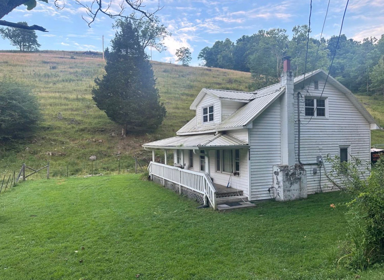 Tazewell House: 2327 Sulphur Hollow Rd