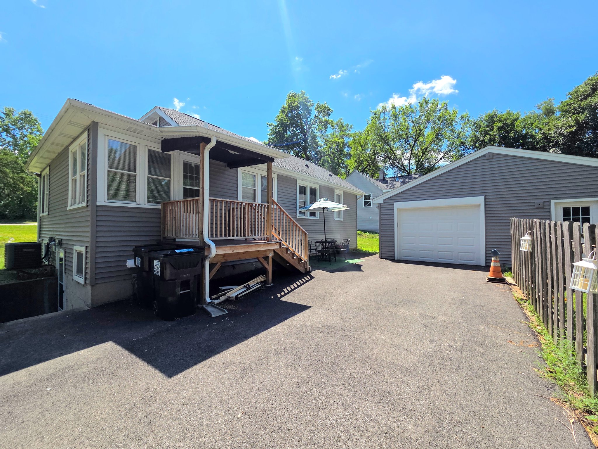 WONDER LAKE House: 3823 E. WONDER LAKE RD