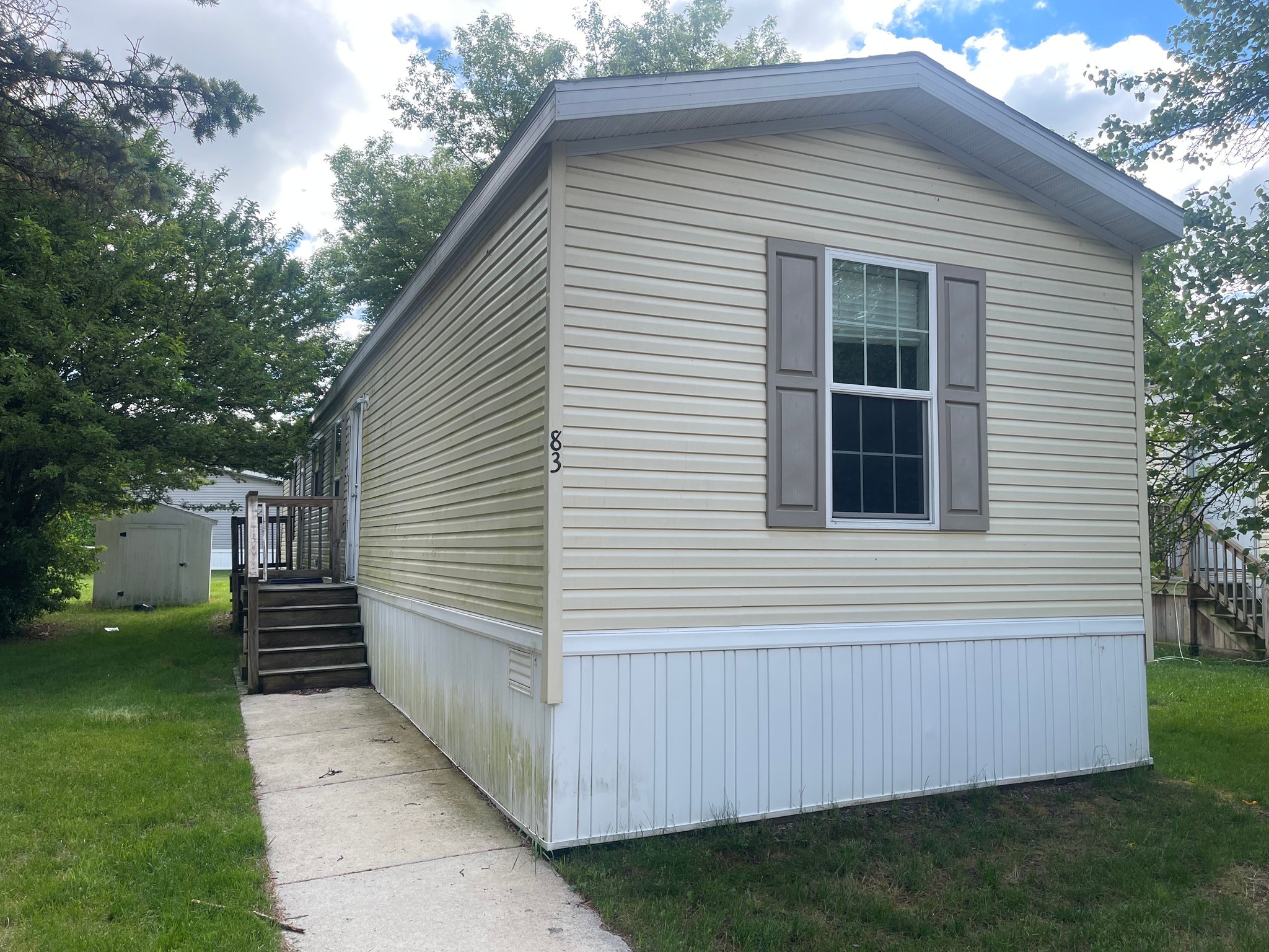 Oxford House: 83 East Manor