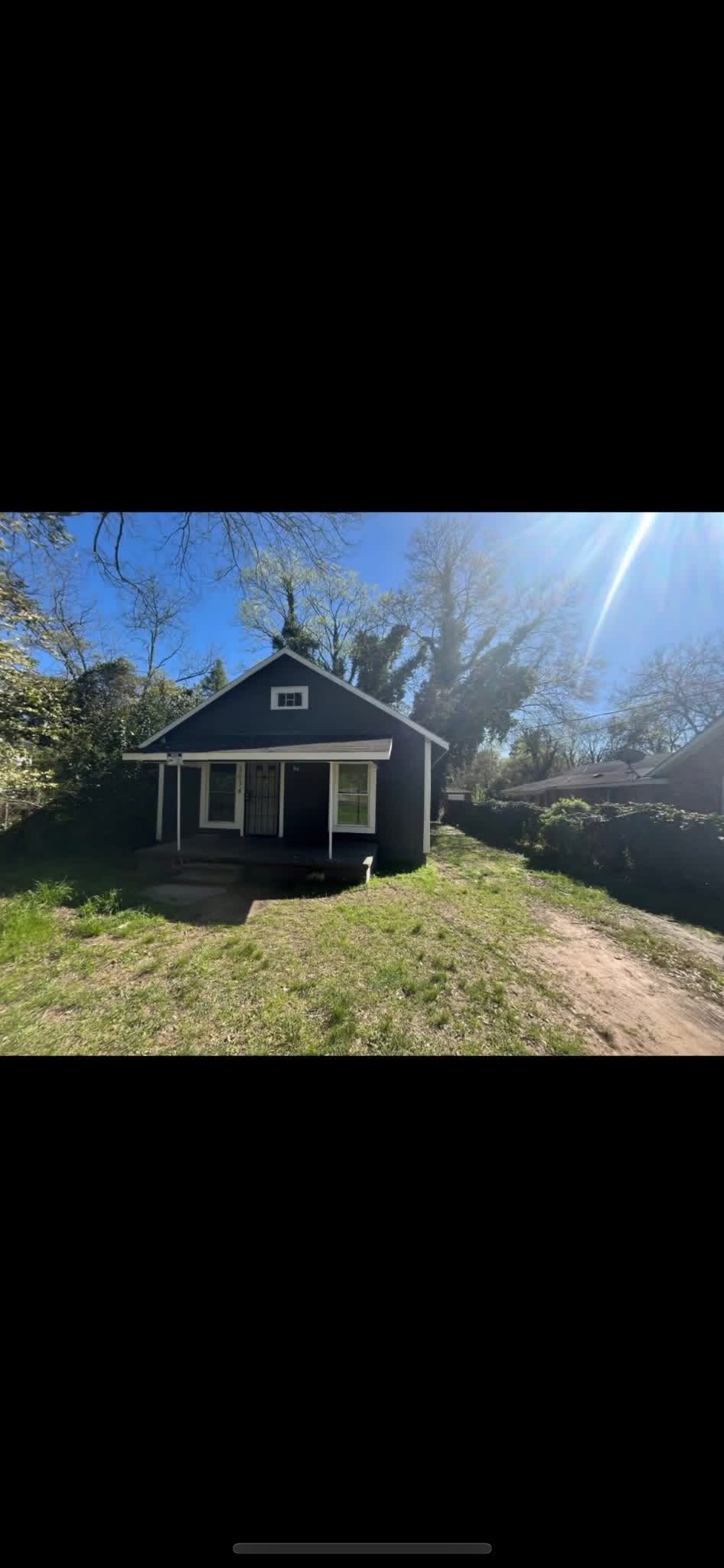 Macon House: 3034 Churchill St.