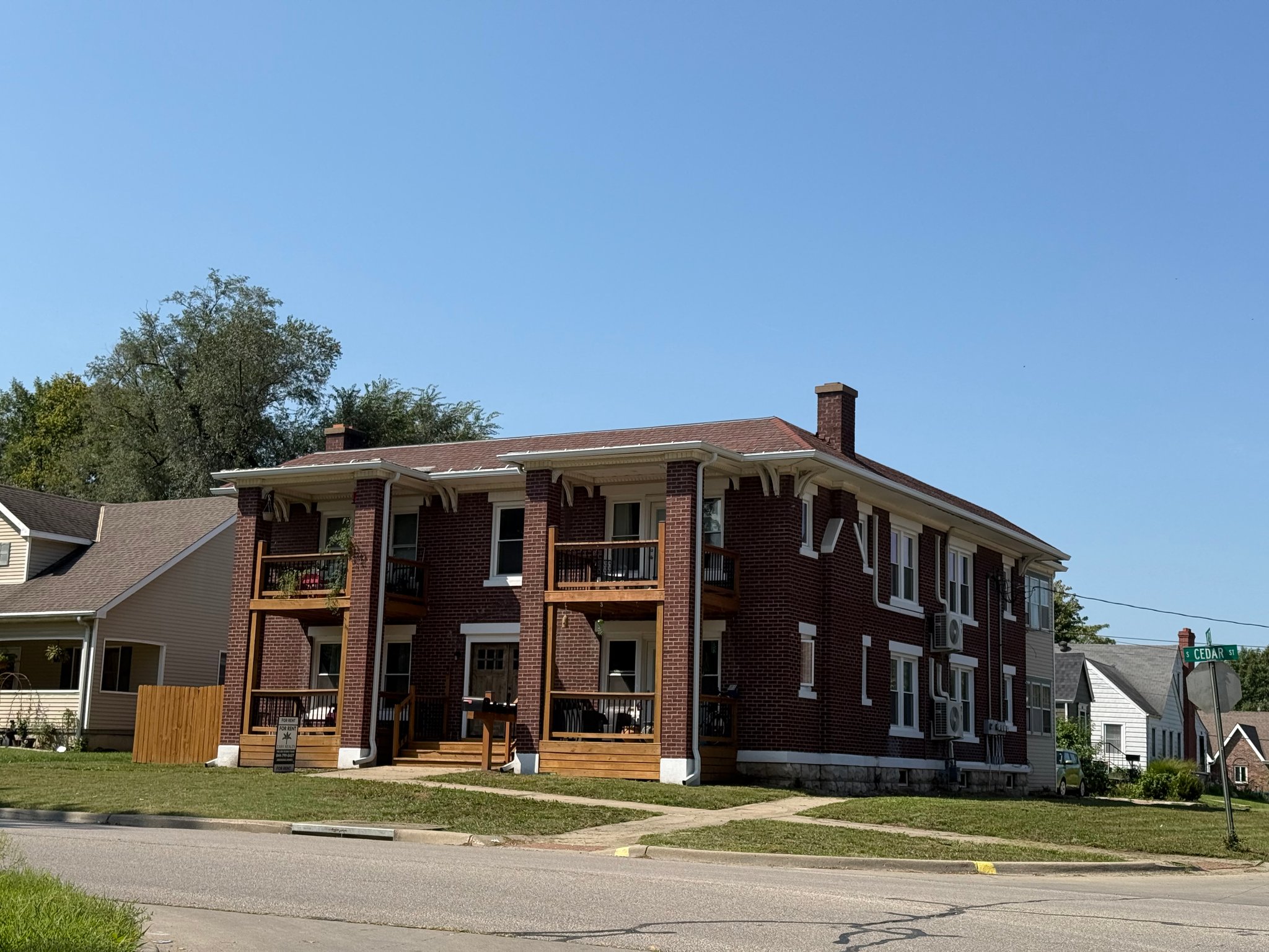 Ottawa Apartment: 802 S Cedar St