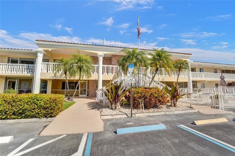 Fort Lauderdale Single Room: 2121 NE 68TH ST