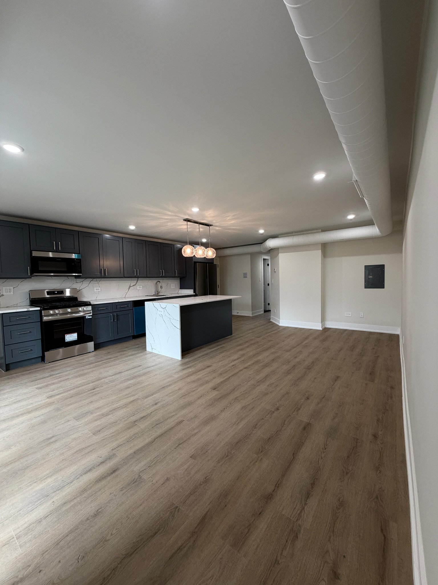 Glenview Apartment: 10217 Dearlove Rd