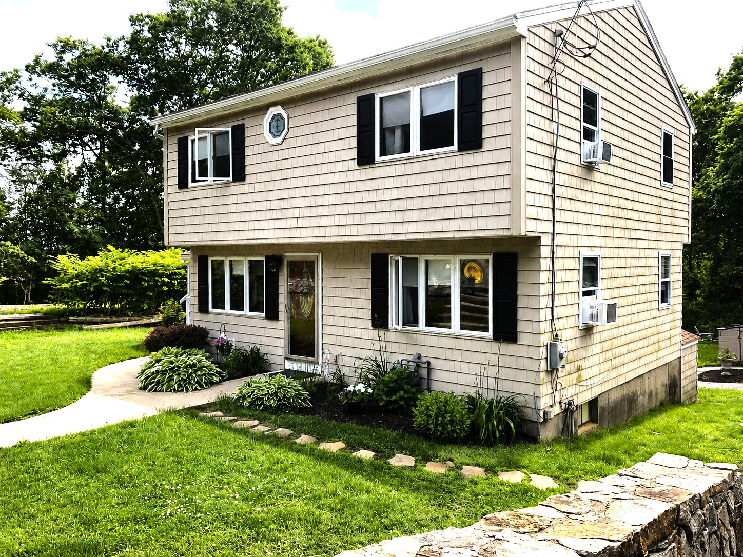 Billerica House: 35 Fox Hill Rd