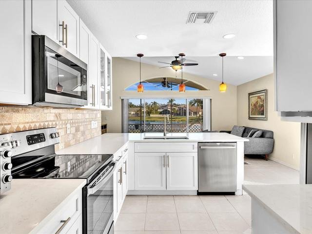 Wellington House: 4194 Bluff Harbor Way