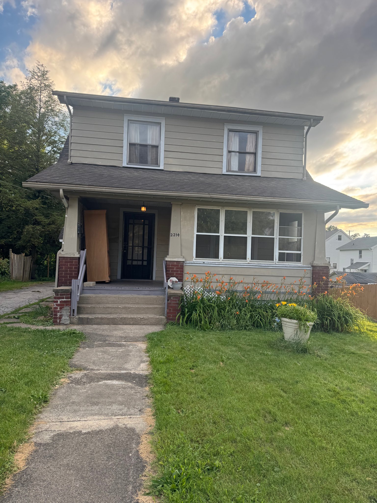 Youngstown House: 2214 Birch St