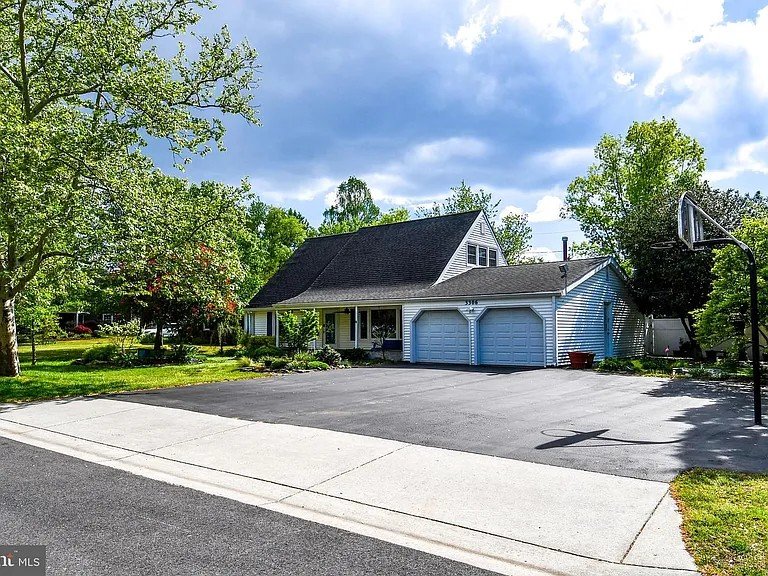 Bowie House: 3306 Moreland Place