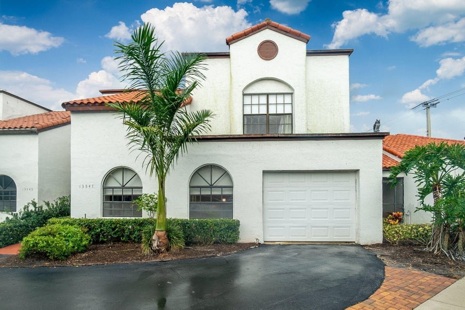 Wellington Townhome: 13547 Fountain View Boulevard