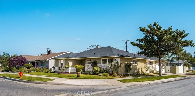 Orange House: 1306 E Rose Ave