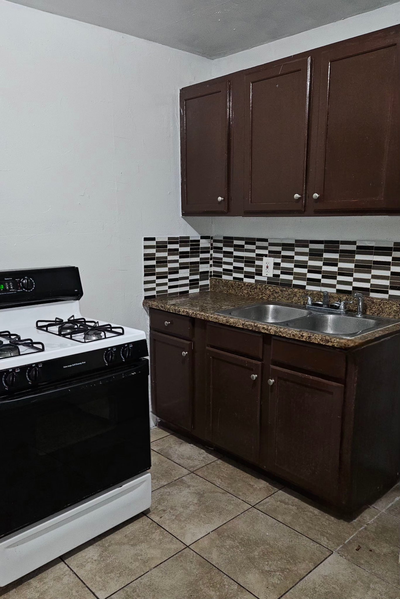 Phoenix Apartment: 1333 west Taylor Street