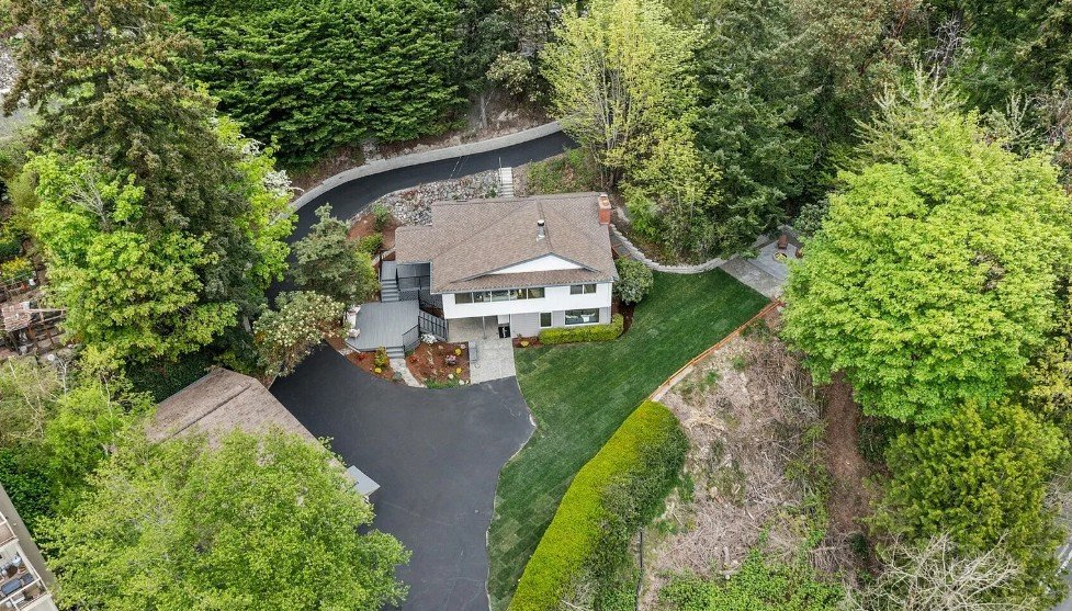 Kirkland House: 8953 NE 116th Pl
