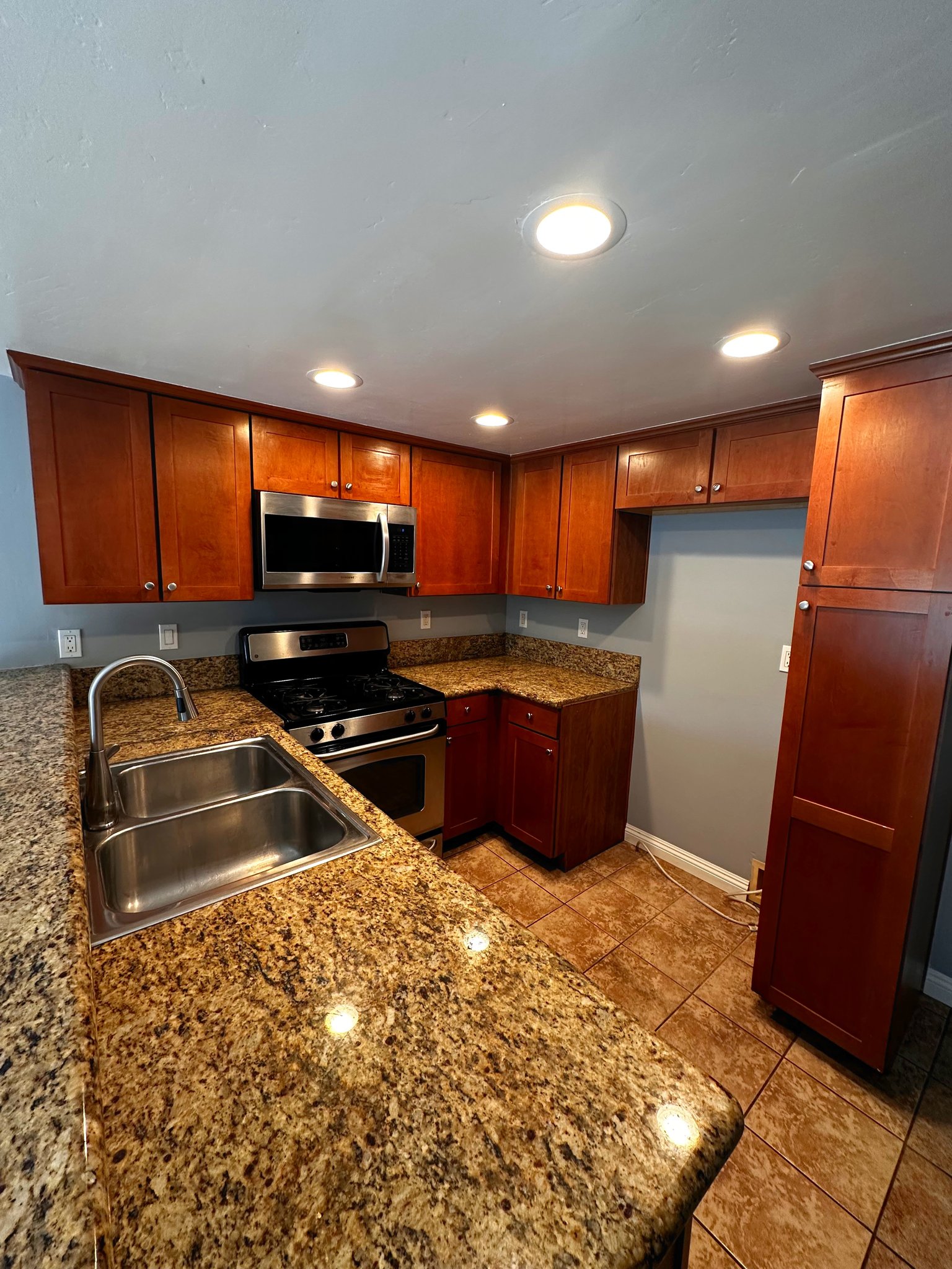 Ontario Apartment: 920 S Palmetto Ave