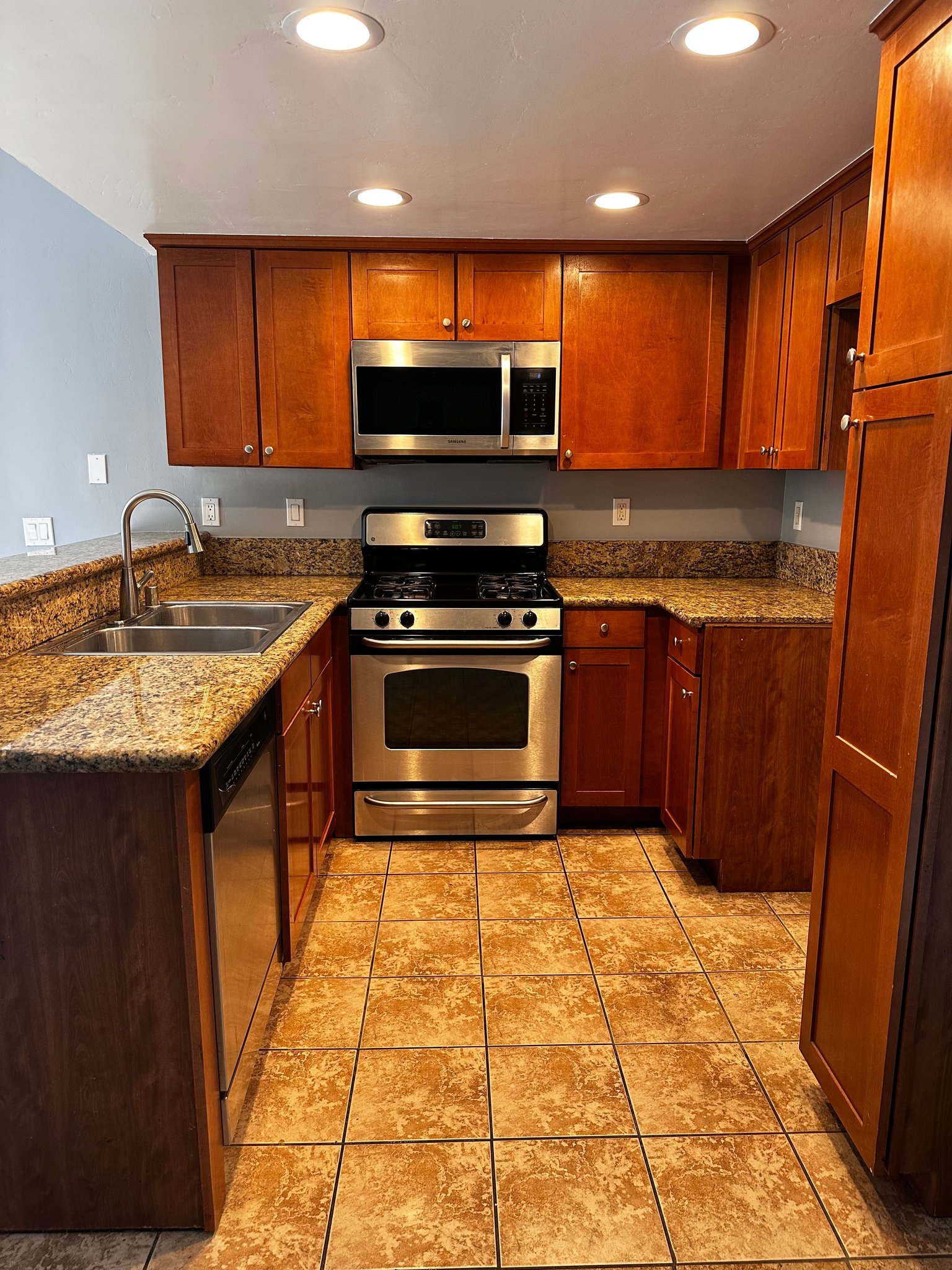 Ontario Apartment: 920 S Palmetto Ave