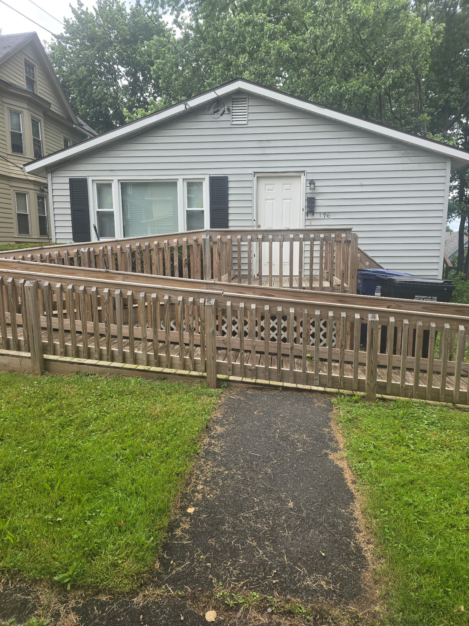 Syracuse House: 176 Parkway Dr