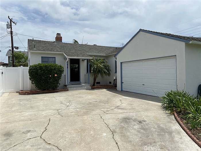 Torrance House: 17628 Kornblum Ave