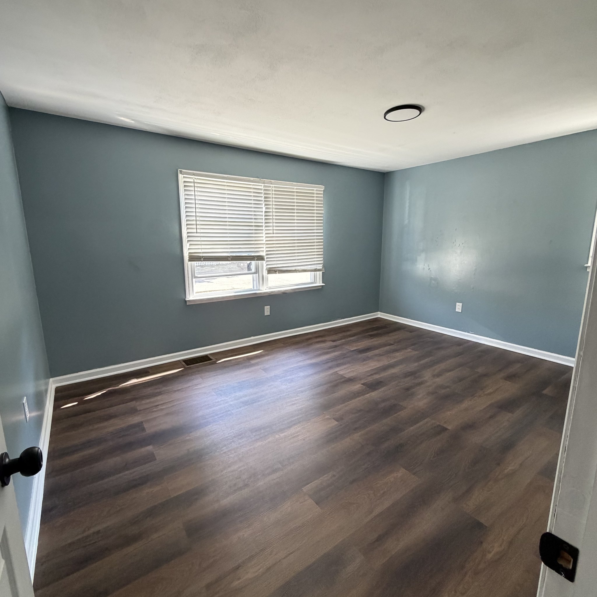 Trenton House: 21 Berg Ave