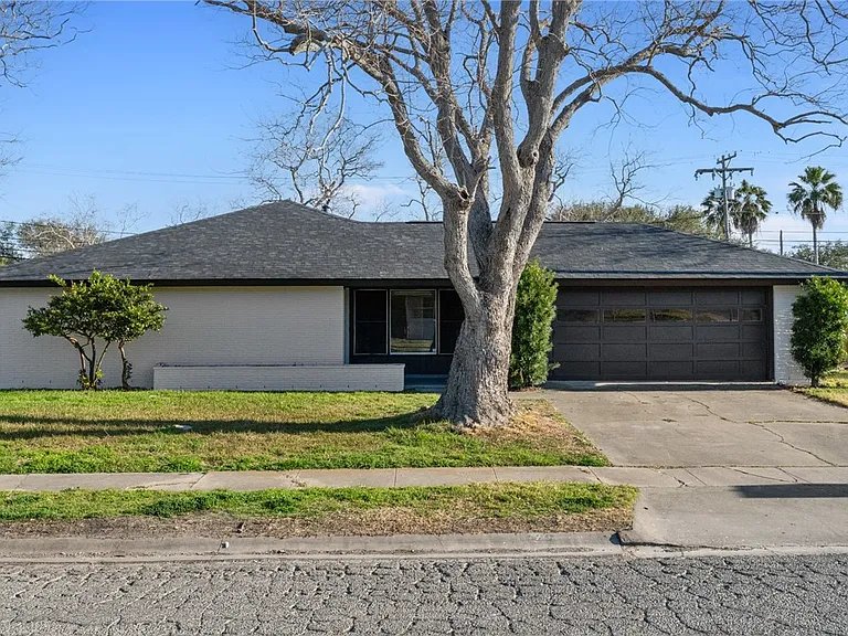 Corpus Christi House: 629 Peerman Pl