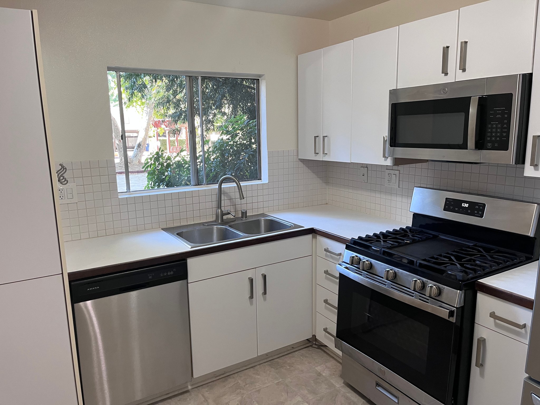 Tarzana Condo: 18350 Hatteras St