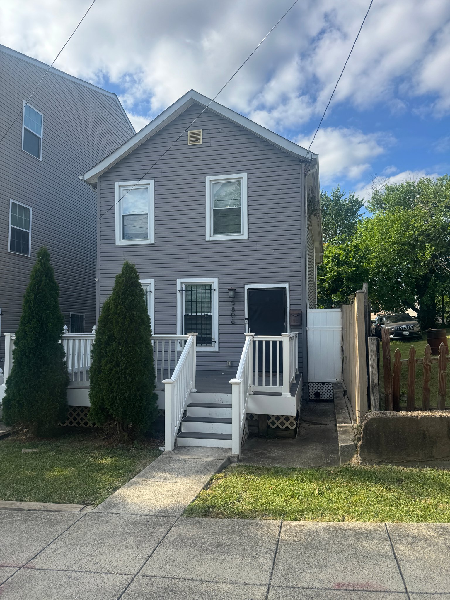 Washington House: 5806 Field Place NE