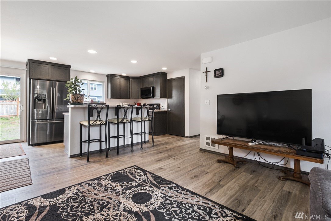 Kent House: 18232 SE 262nd Pl