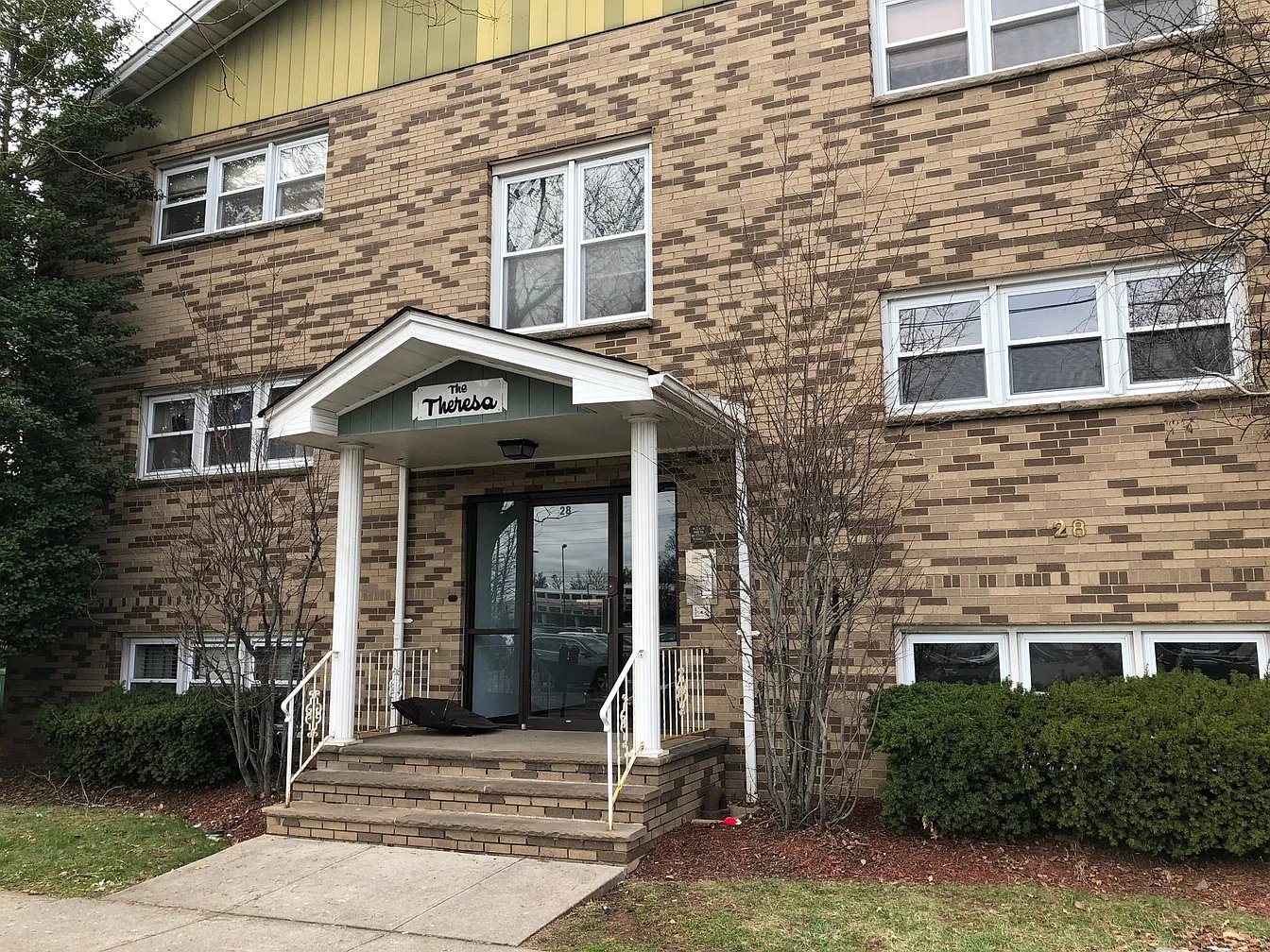 Linden Condo: 28 W Elizabeth Ave