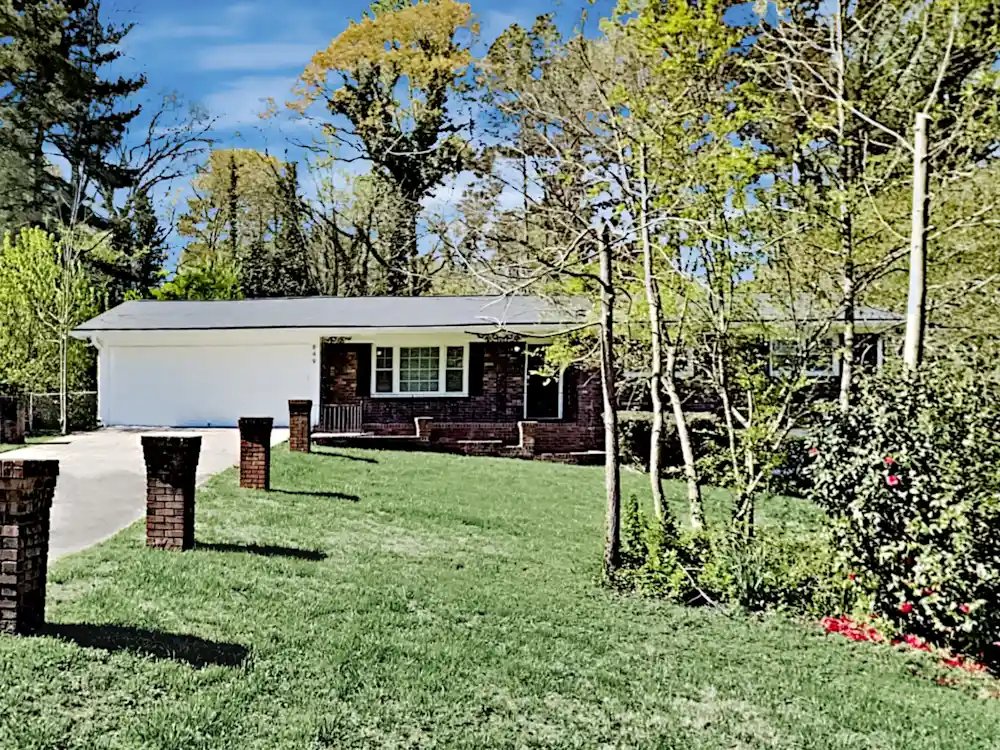 Mableton House: 847 Howard Ct SW,
