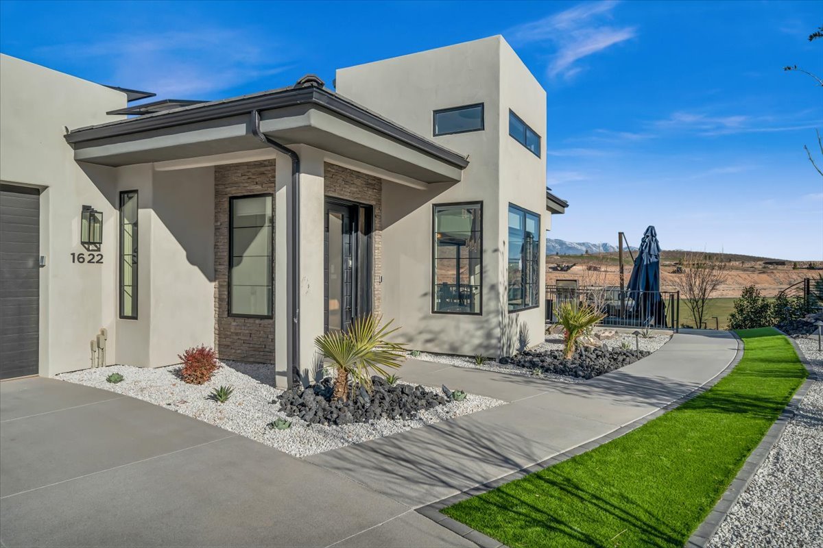 Hurricane House: 1622 W Torrey Pines Road