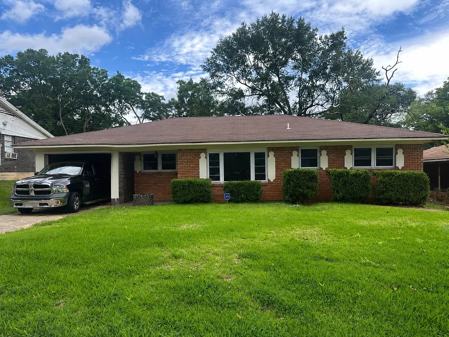 Shreveport House: 3850 Lisa Ln