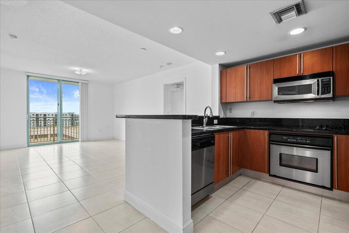 West Palm Beach Condo: 610 Clematis Street 704