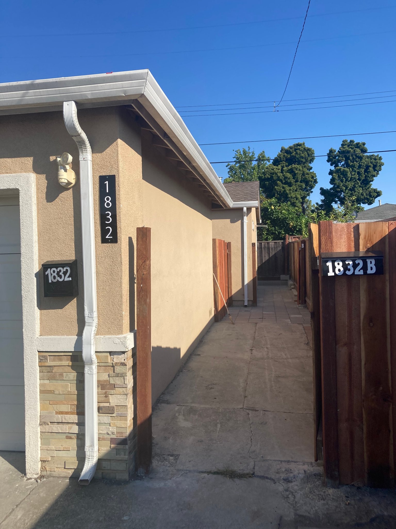 Santa Clara House: 1832 Eisenhower Dr.