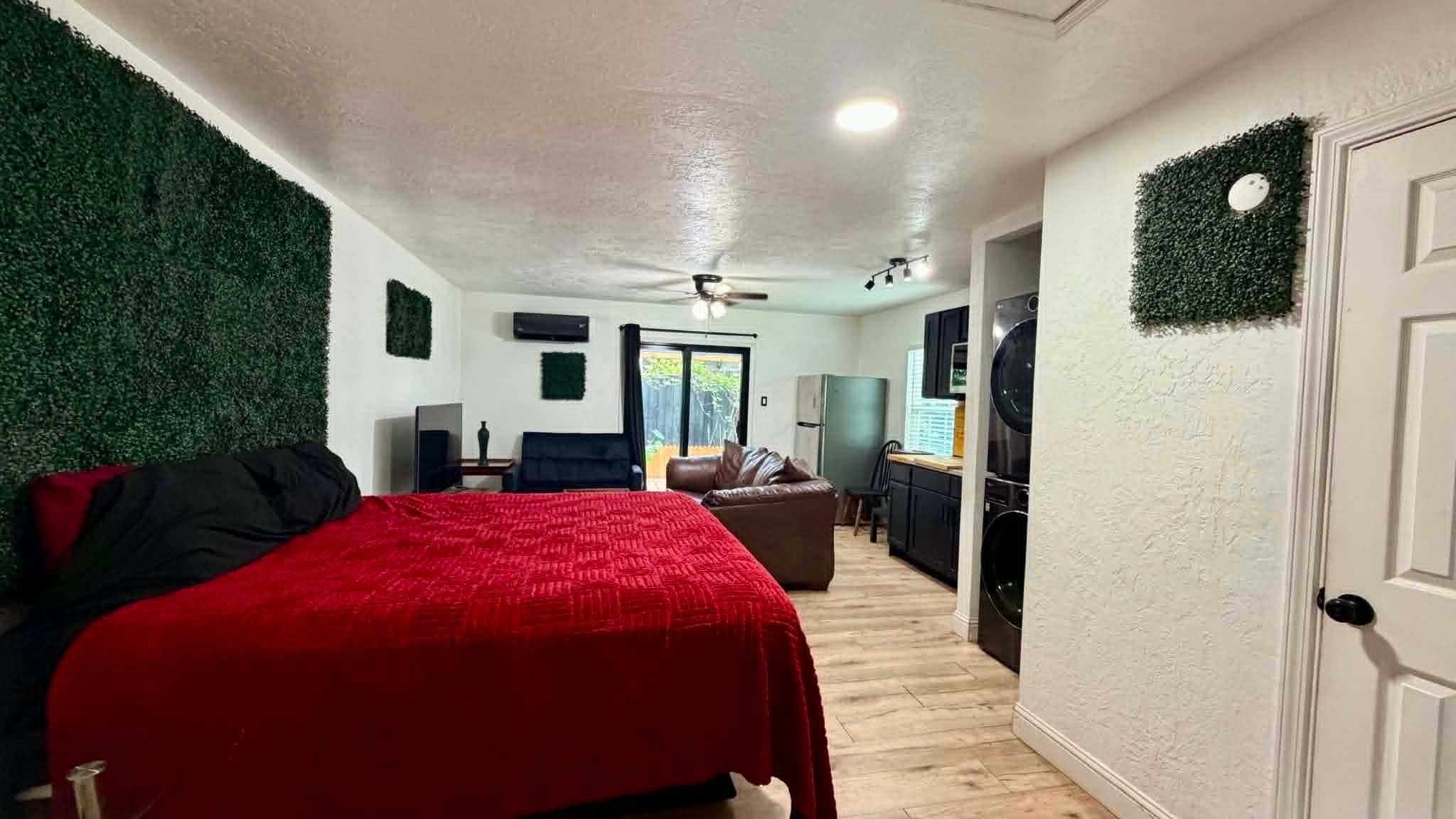 Pasadena House: 703 Garrett St