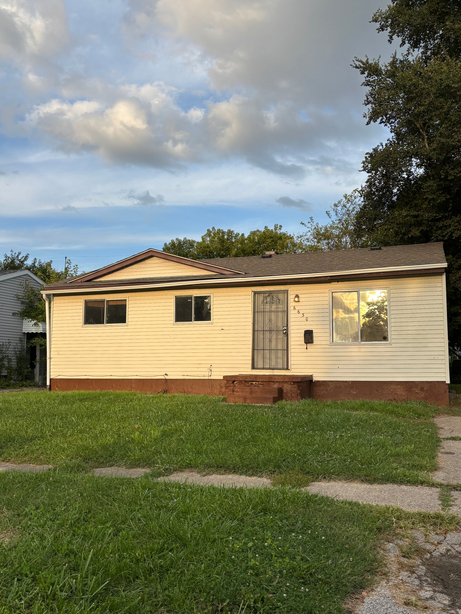 Flint House: 6630 Eastmont