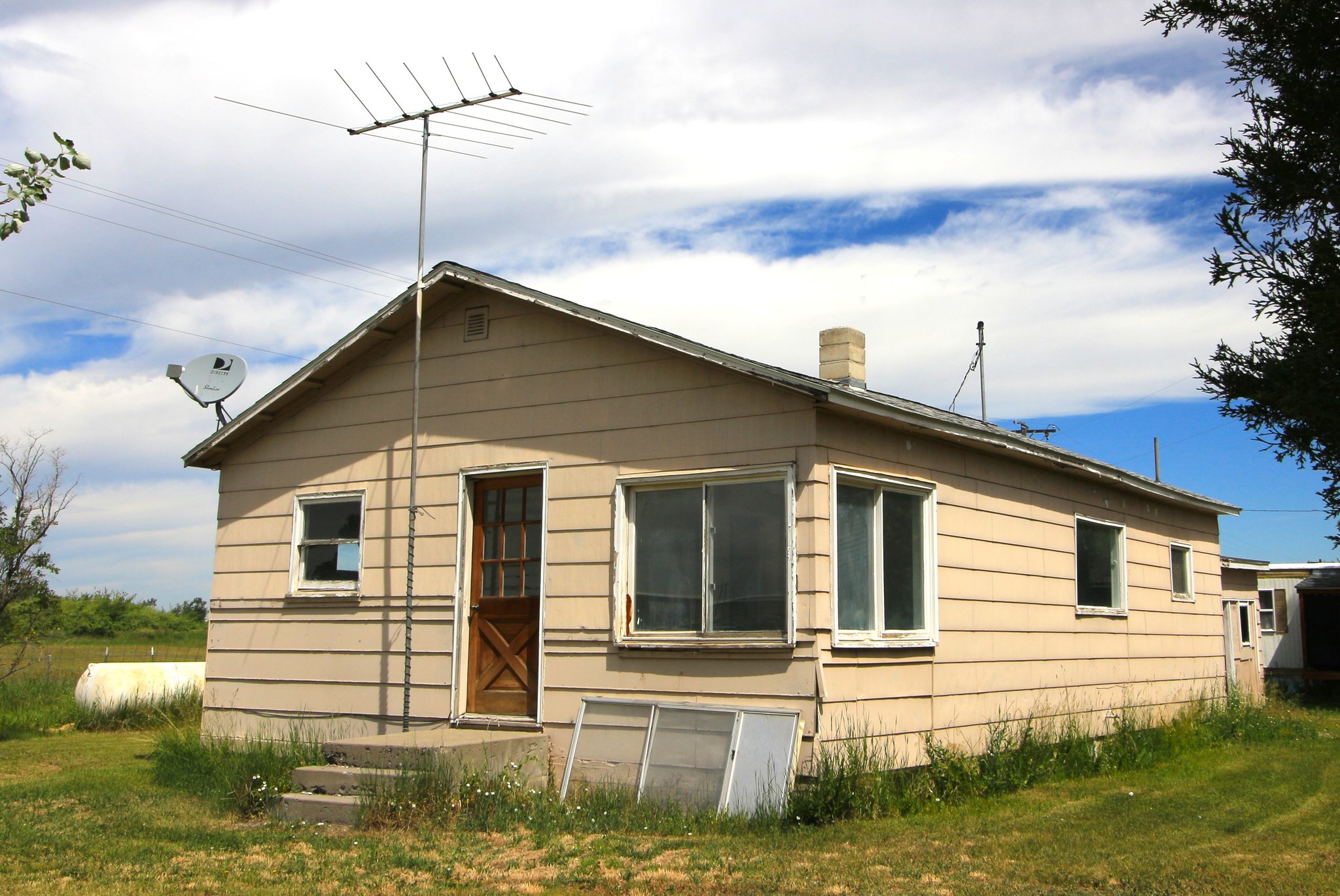 Belgrade House: 22445 Frontage Road