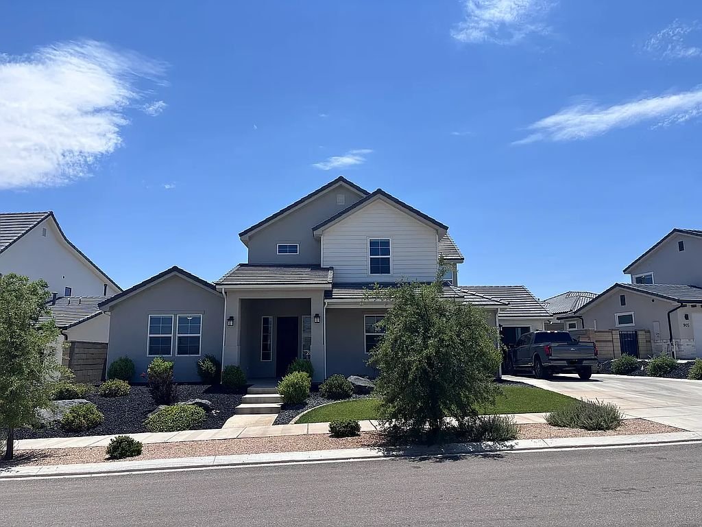 Saint George House: 897 W Firelight Dr
