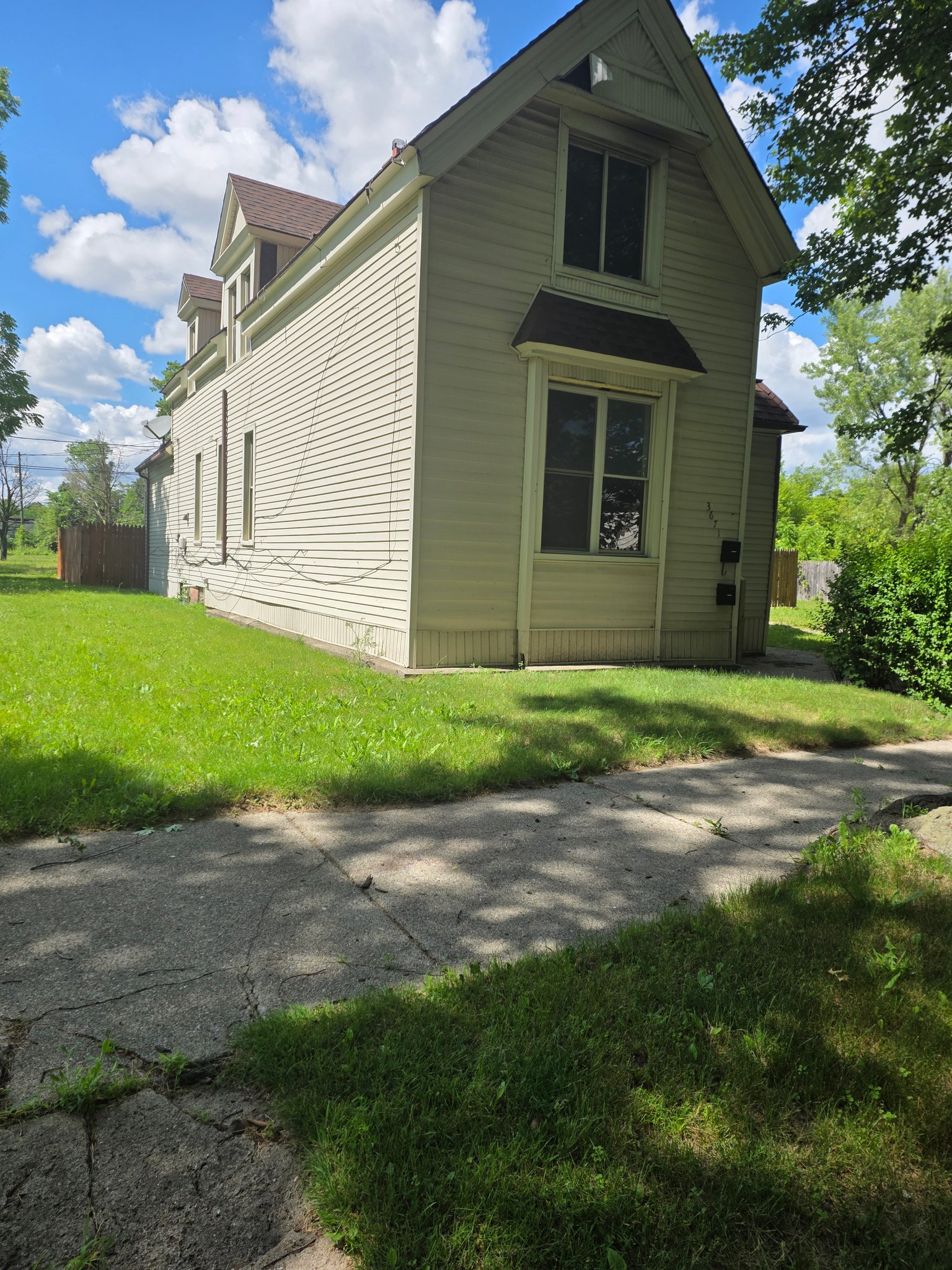 Detroit Multiplex: 3671 zender pl