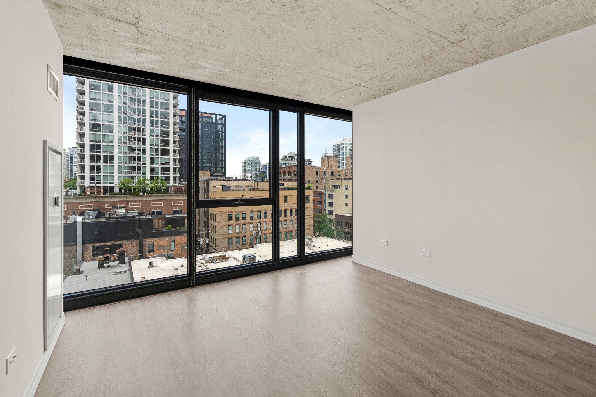 Chicago Condo: 179 W Huron St