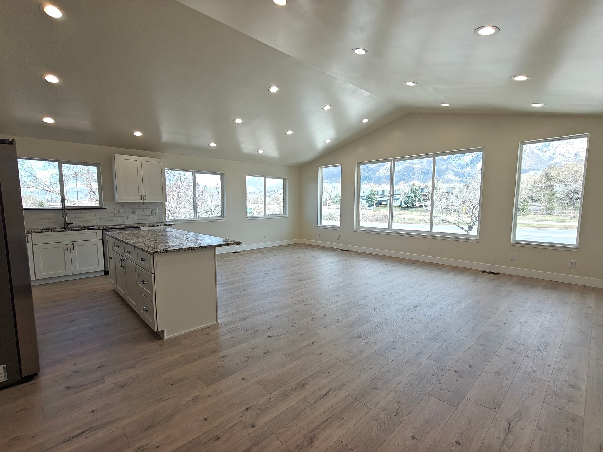 Cottonwood Heights Apartment: 6662 S Highland Drive
