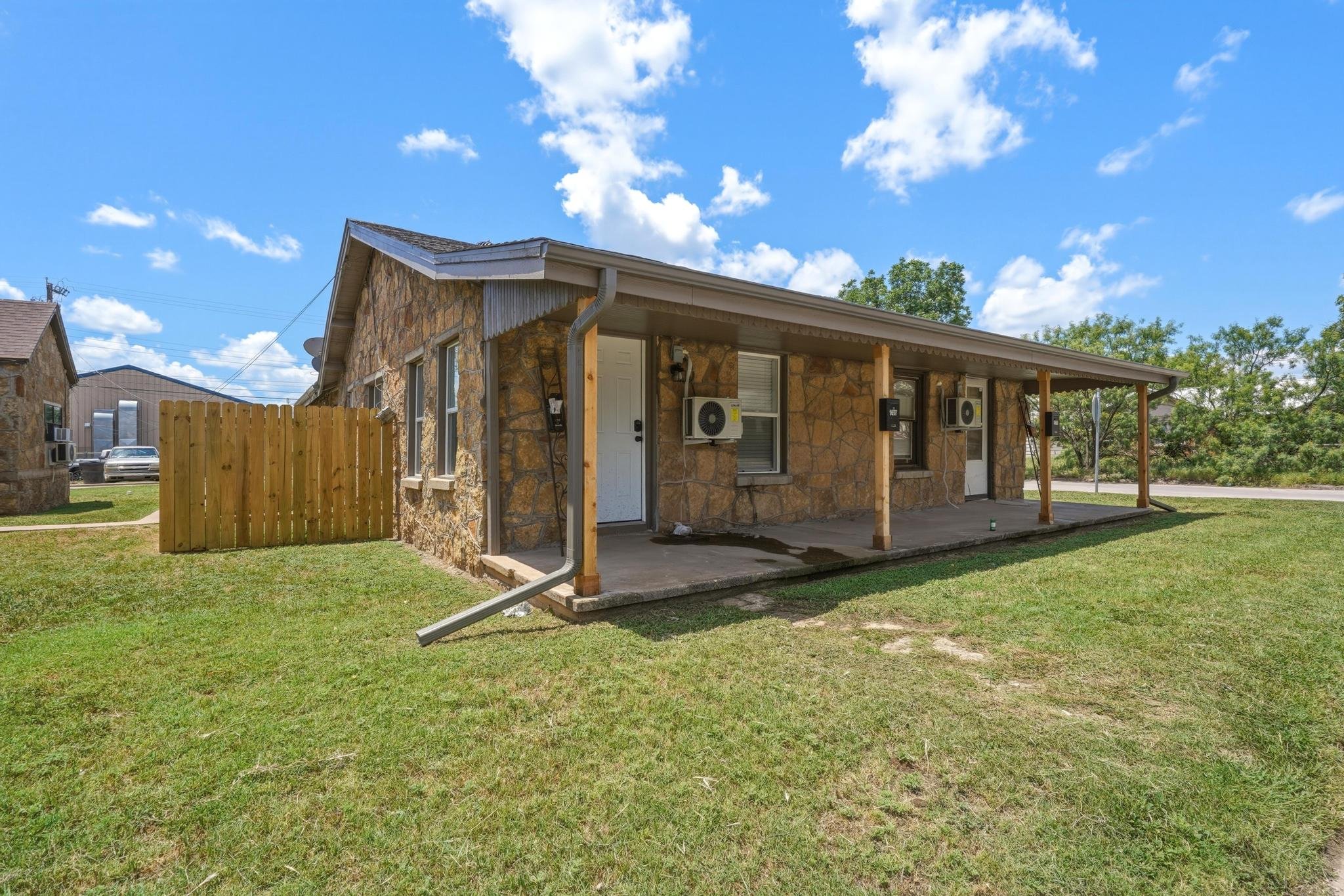 Abilene Townhome: 1857 S 14th St