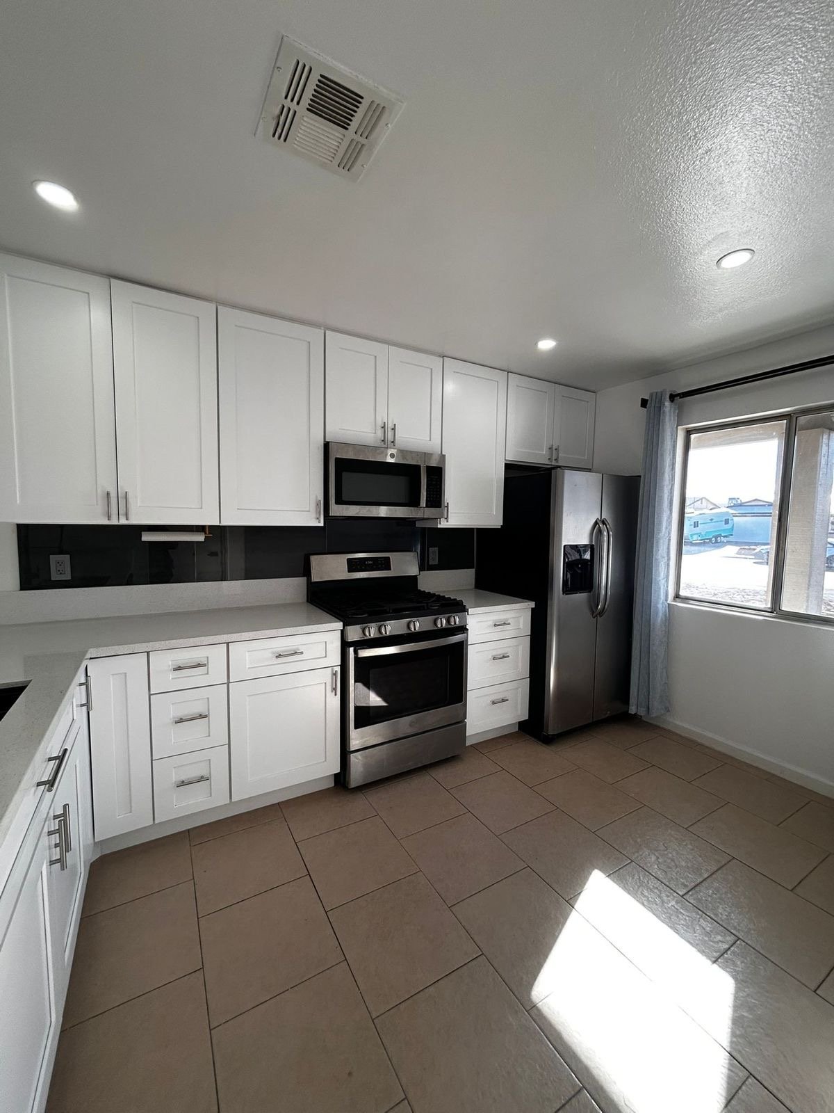 Henderson House: 521 E Barrett St