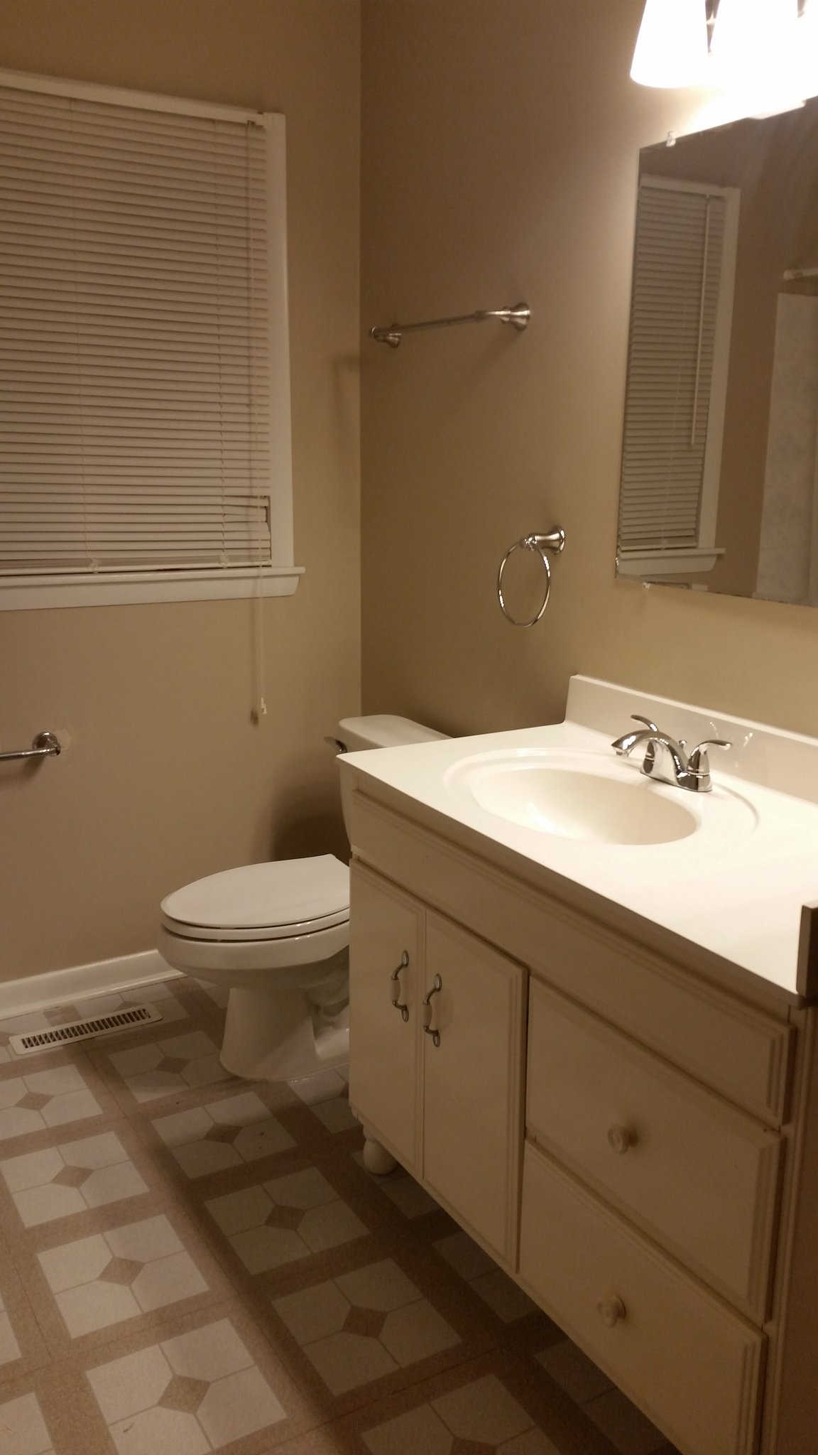 Crystal Lake House: 619 Sussex Ln