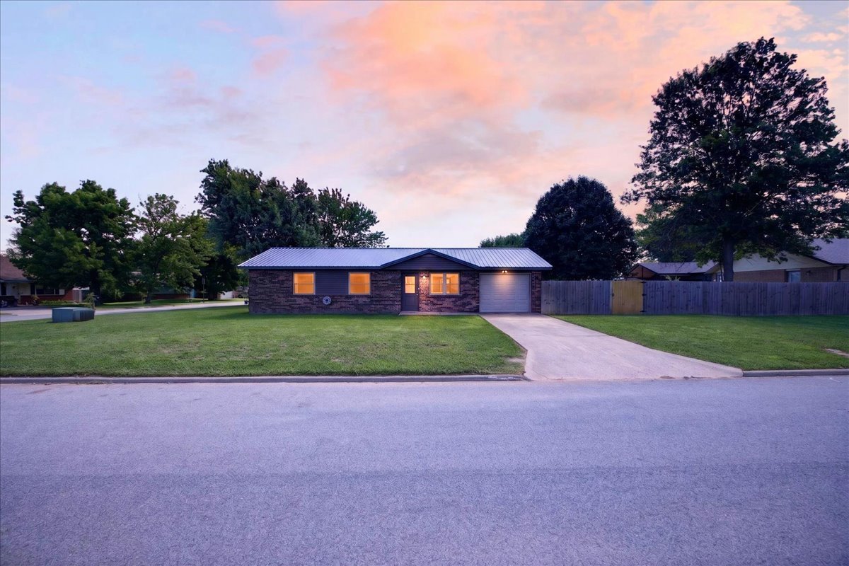 Bentonville House: 2508 Purdue Cir