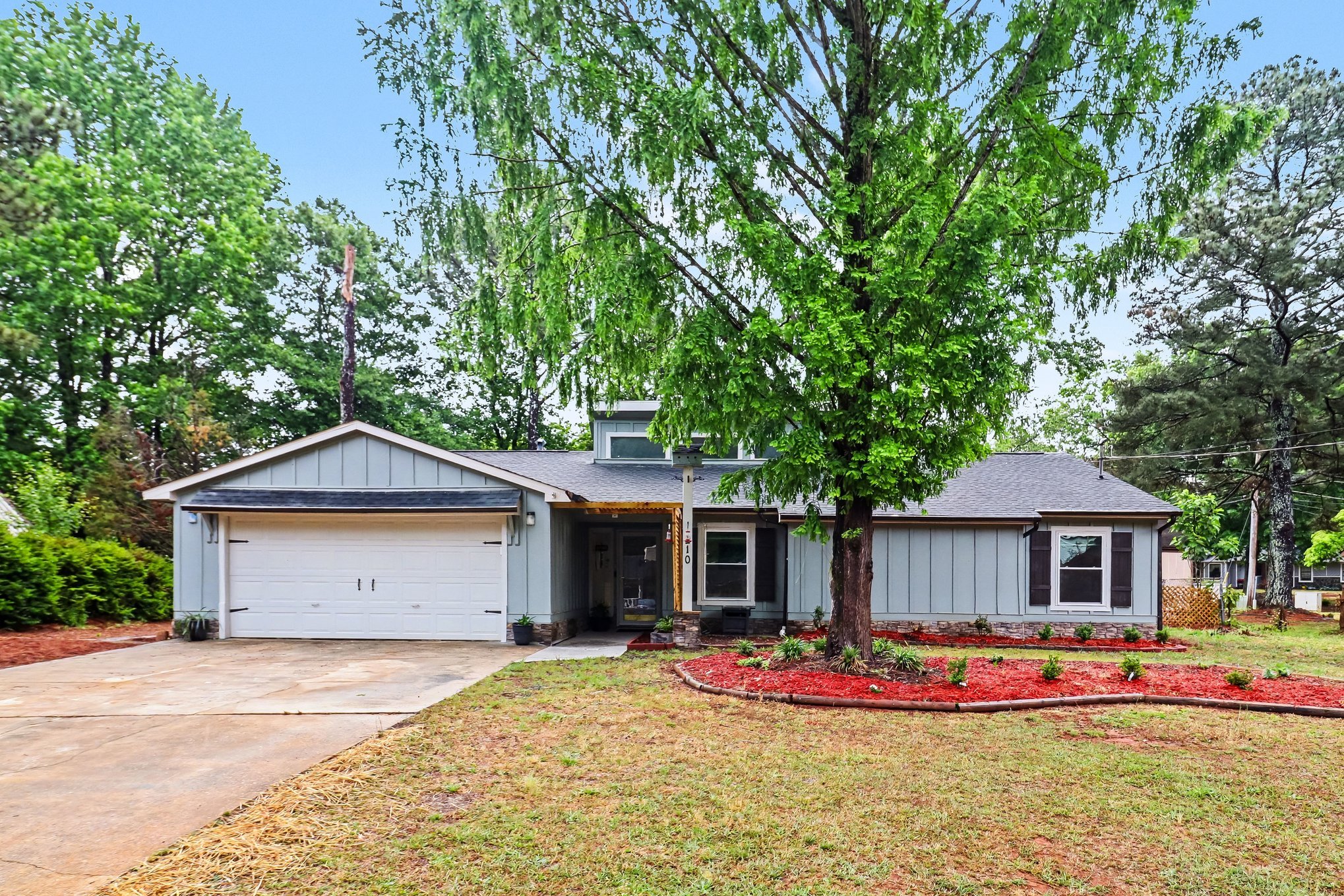Fairburn House: 210 Fireside Way