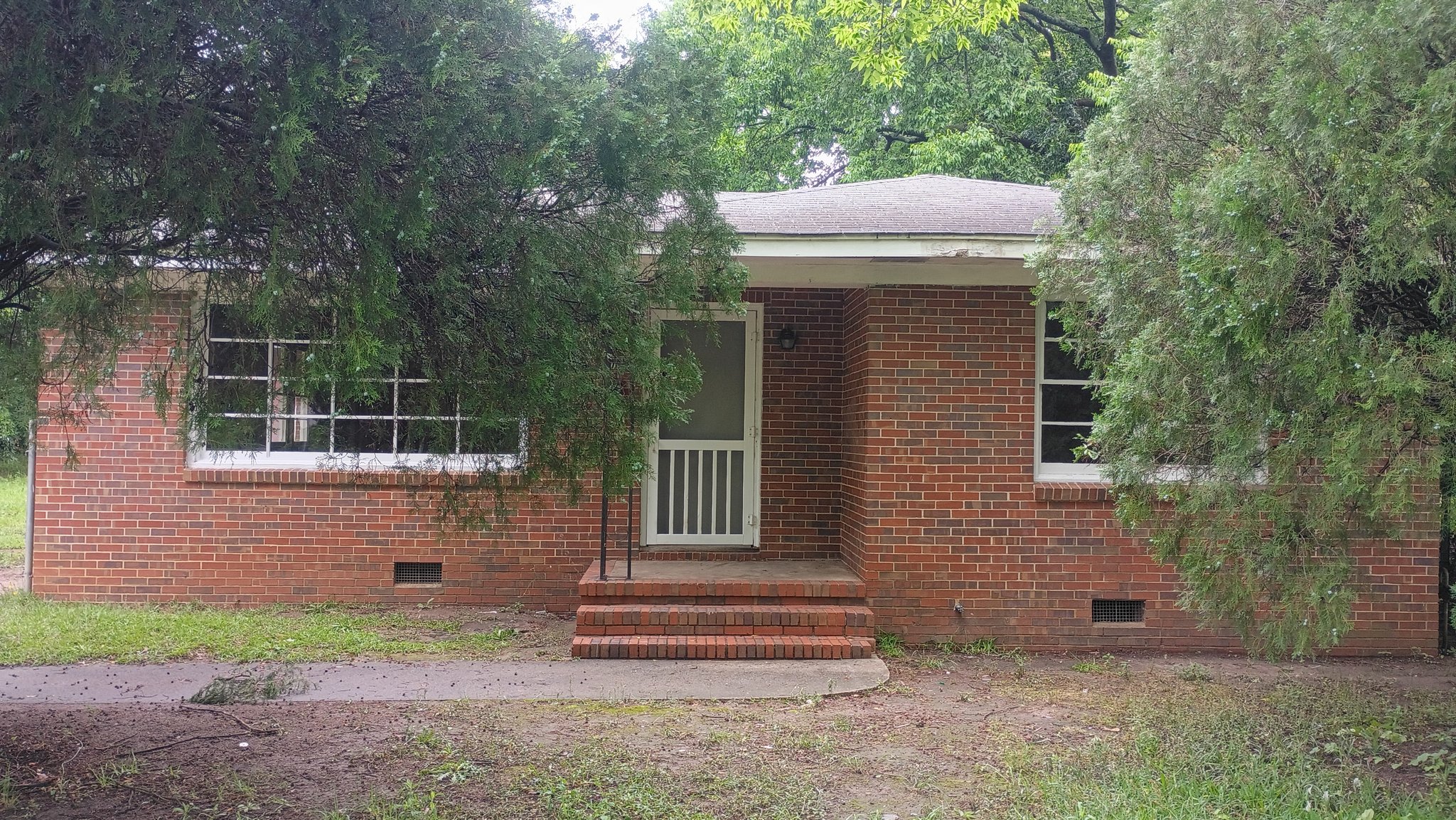 Macon House: 575 Grenada Terrace