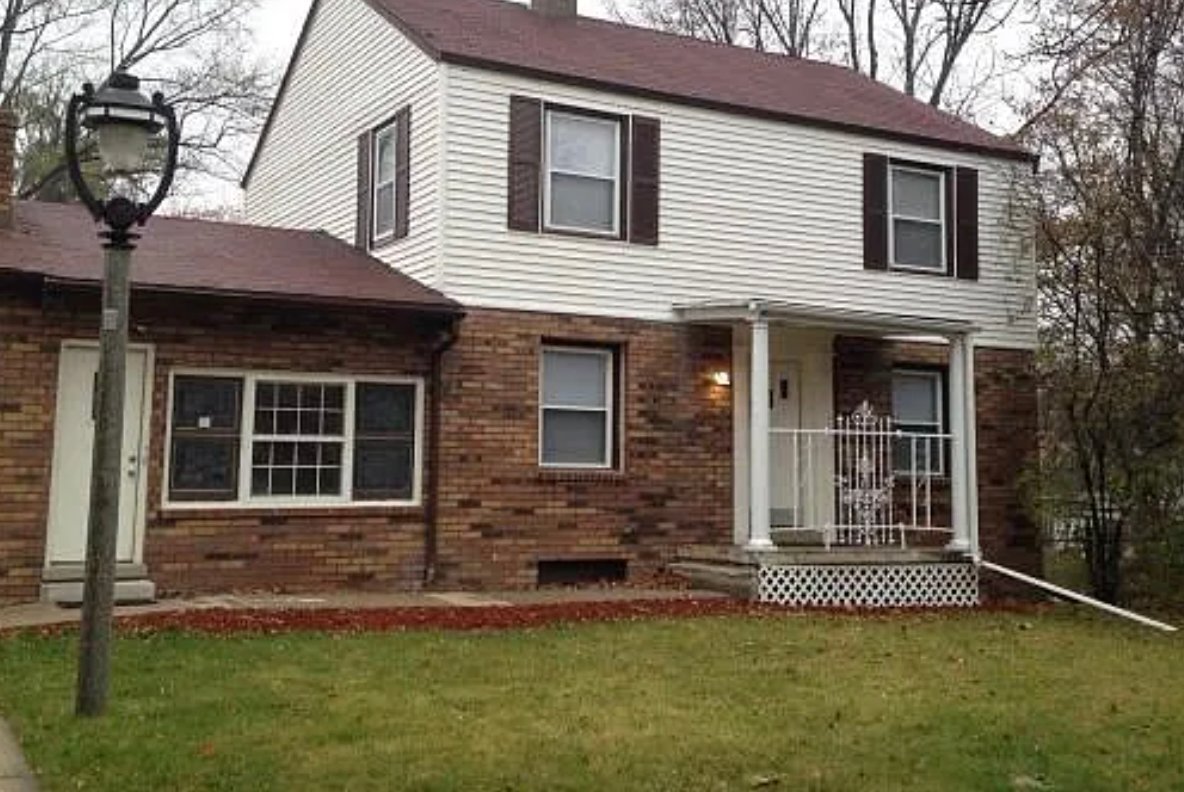 Wauwatosa House: 4425 N 105th St