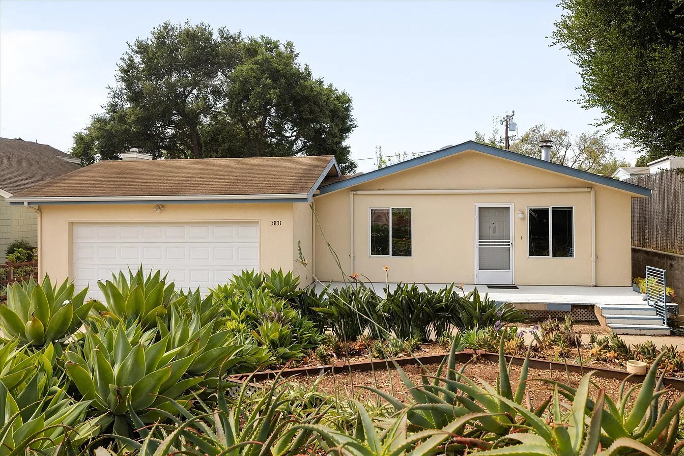 Santa Barbara House: 3831 Crescent Dr
