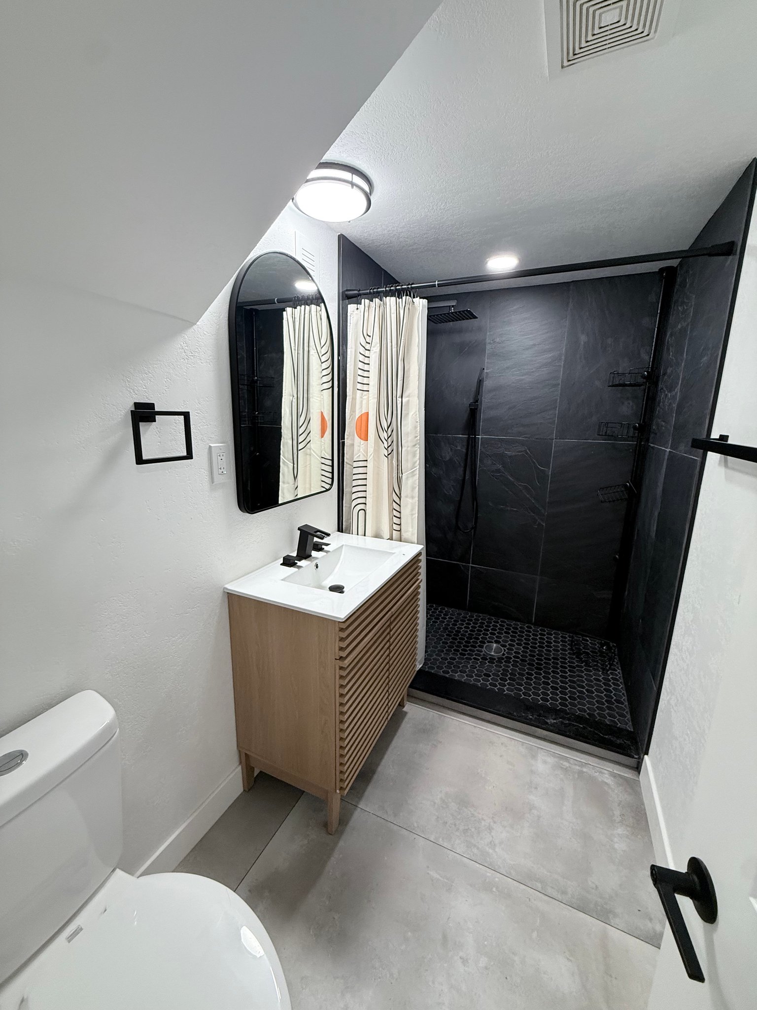 Aurora House: 13009 E Virginia Pl