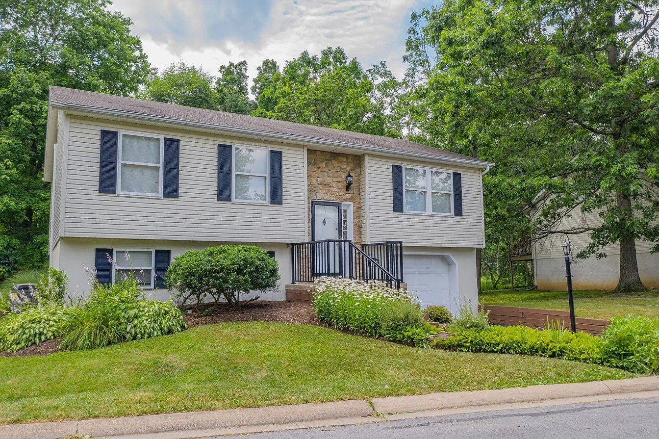 State College House: 157 Ghaner Dr