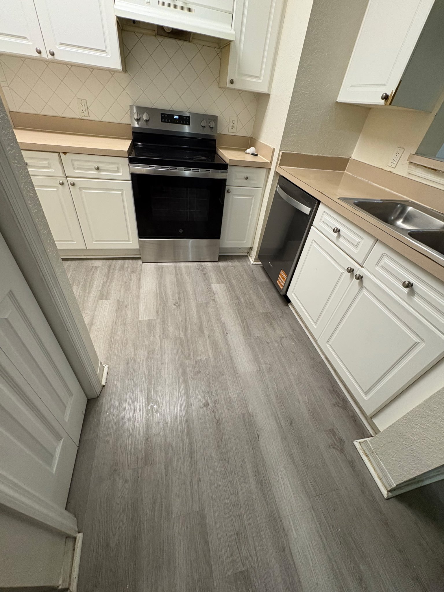 Tampa Apartment: 18001 Richmond Place Dr